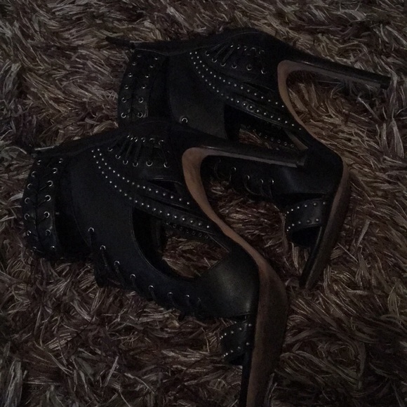 B Brian Atwood Lusia Lace Up Pumps - Picture 6 of 8